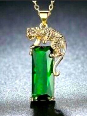 Gorgeous Leopard Emerald Necklace NWT